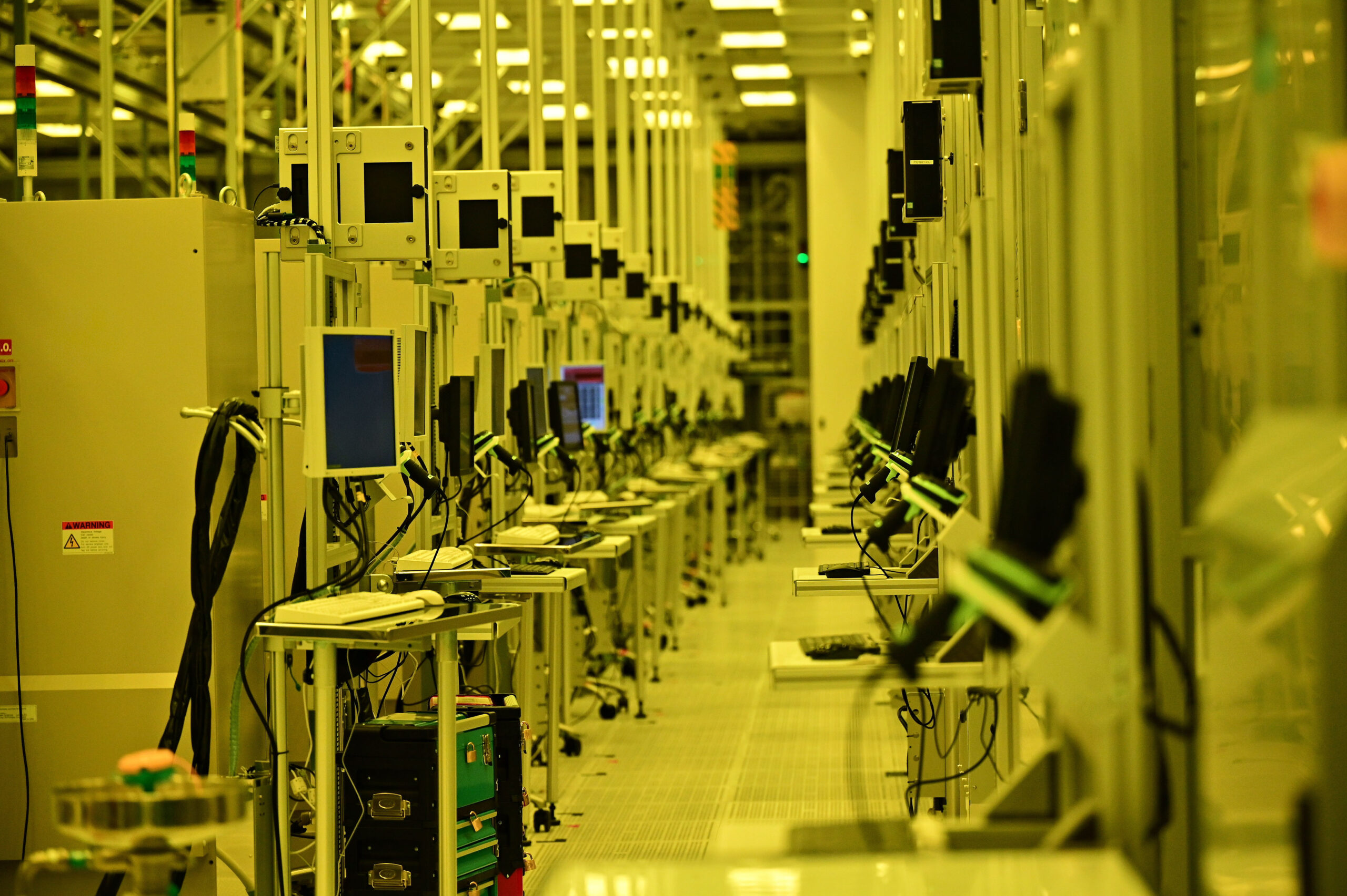 Inside Intel's Fab 52 in Chandler, Arizona. Source: Intel