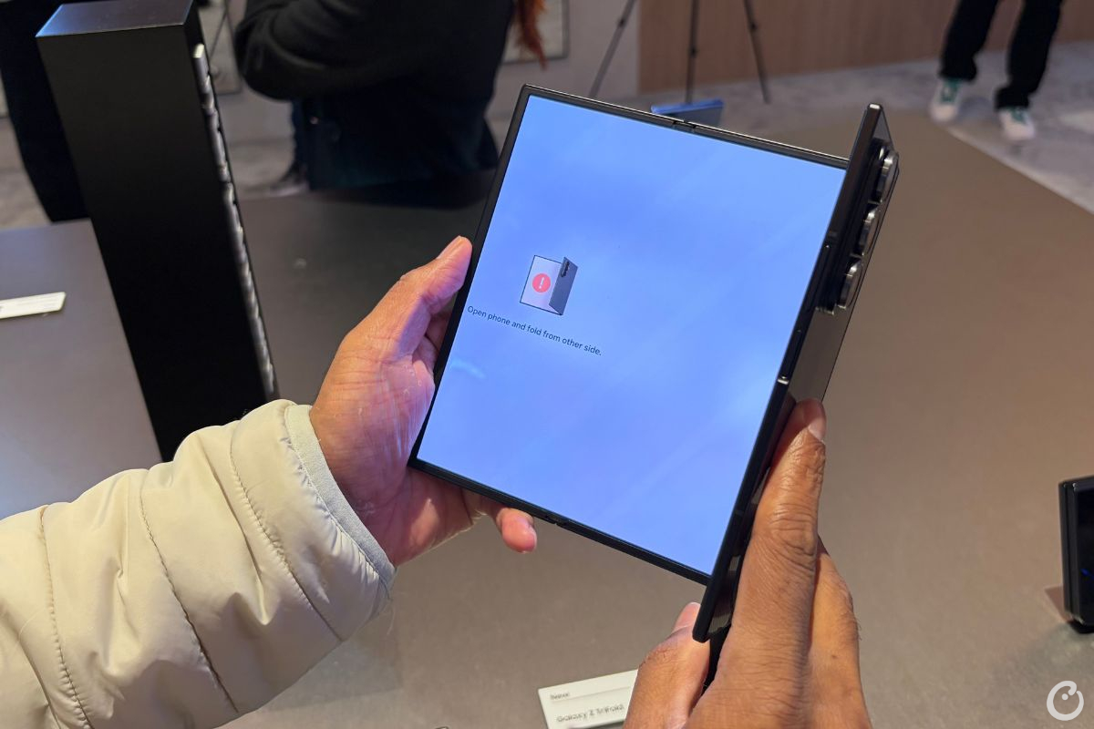 Samsung Galaxy Z TriFold Incorrect Folding Error