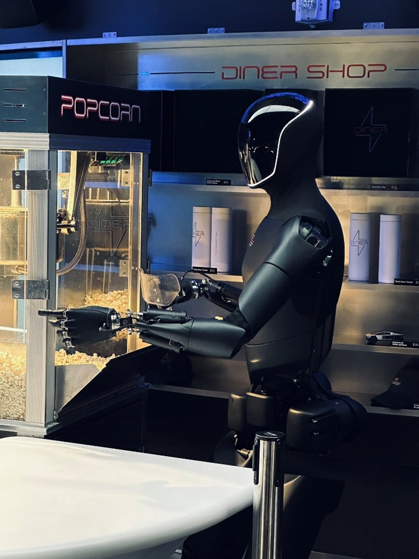 Tesla Optimus working at Tesla Diner. Source: Tesla